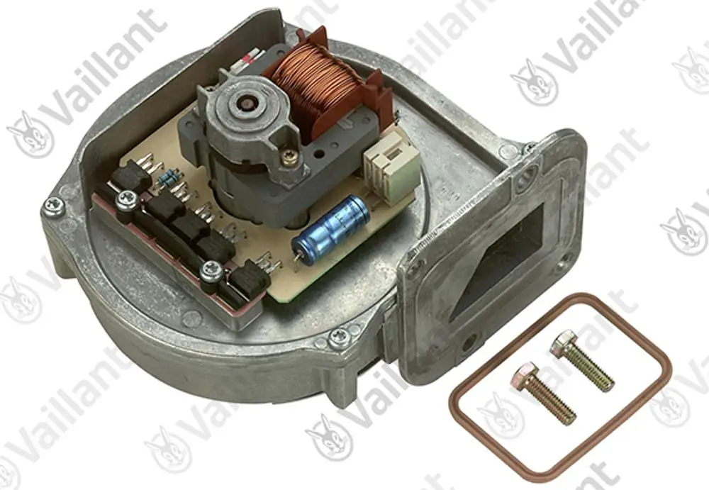 Vaillant Gebläse mit motorisiertem Antrieb, platziert auf einer Montageplatte mit elektrischen Komponenten und Anschlüssen, inklusive zwei Schrauben und einer Dichtung.